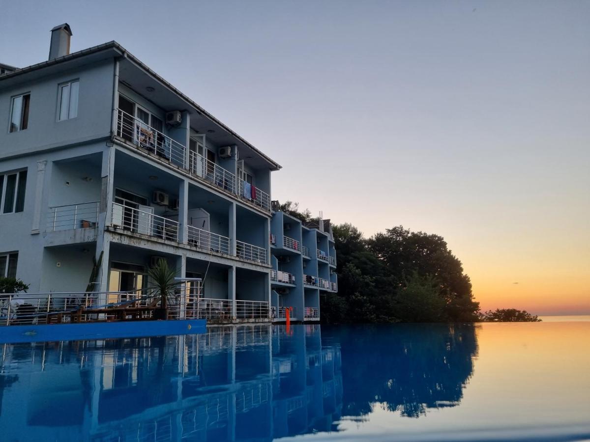 Calypso Kvariati Hotel Exteriör bild